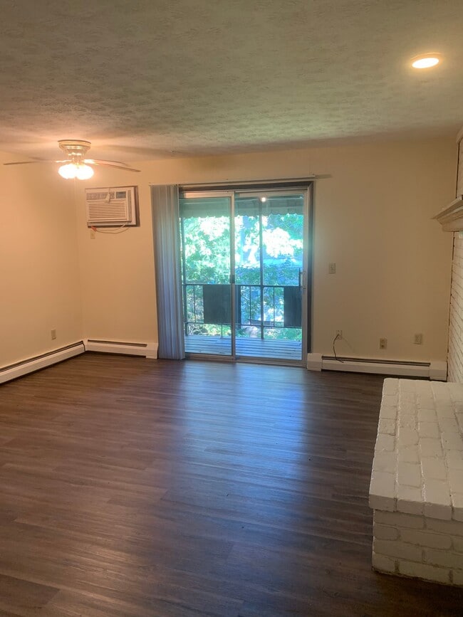 Building Photo - 2065 Sutton Ave