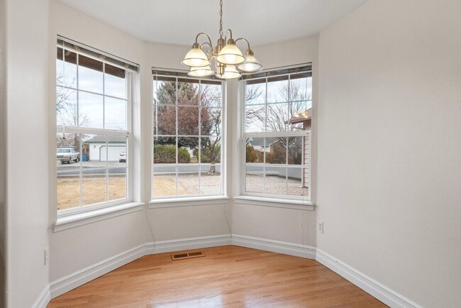 Building Photo - Beautiful 3-Bedroom Home with Large Fenced Yard – Available Now!