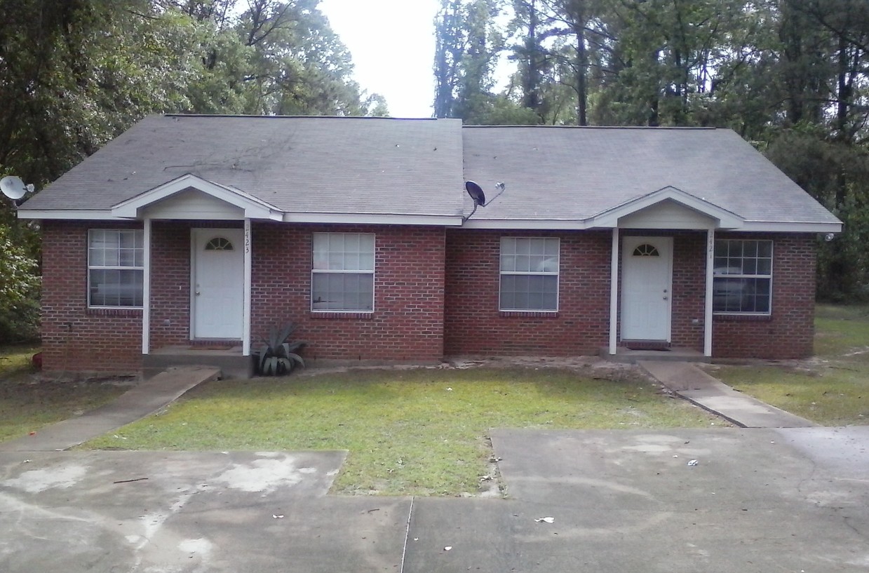 Building Photo - two bedroom duplex