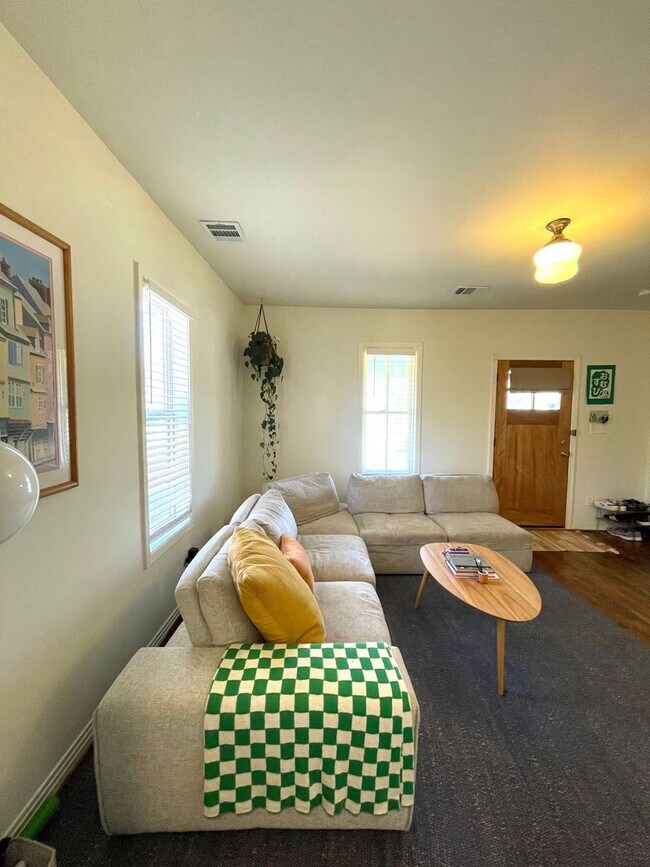 Foto del edificio - Cozy 3 Bed, 2 Bath Farmhouse Cottage