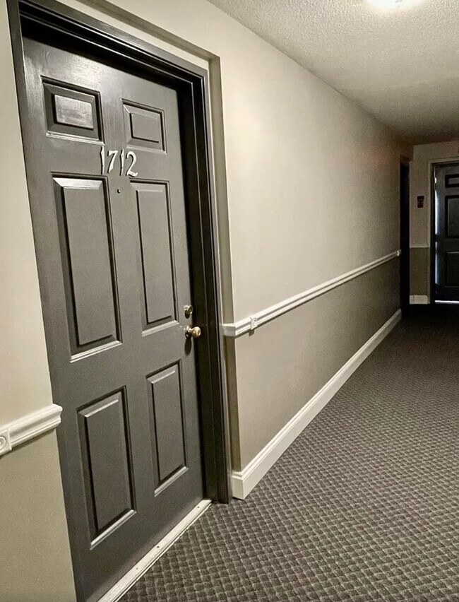 Foto del edificio - 1712 Blackstone Dr