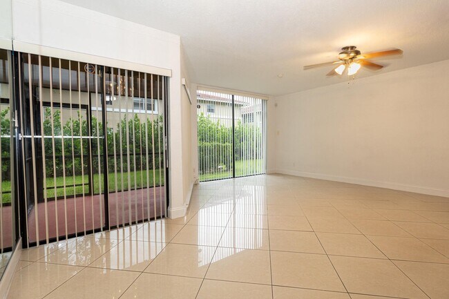 Foto del edificio - 9981 W Atlantic Blvd