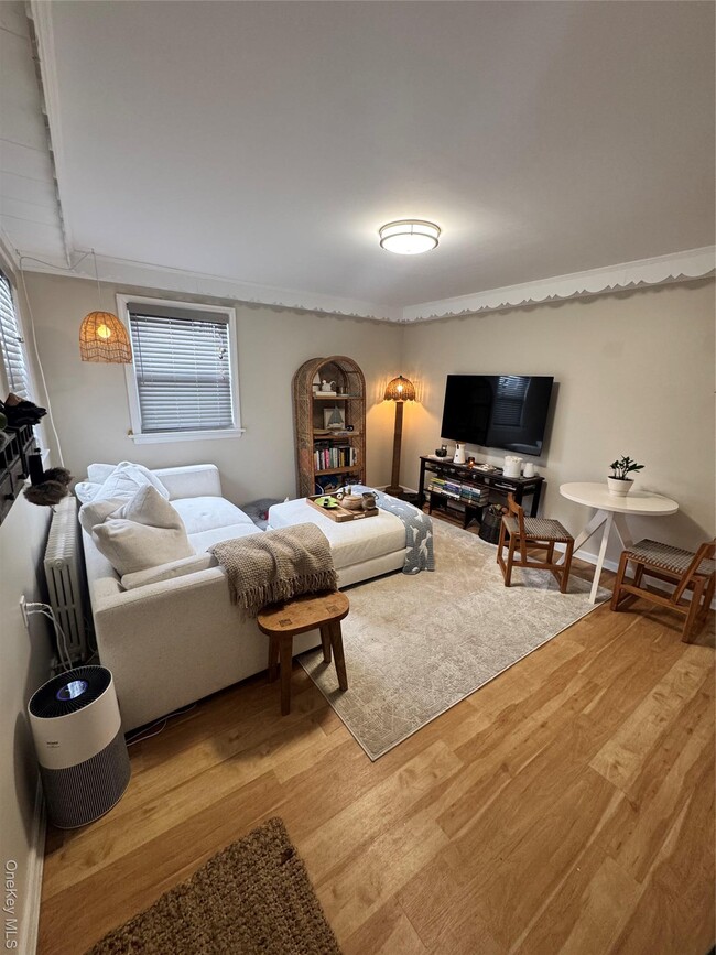 Building Photo - 655 E Walnut St