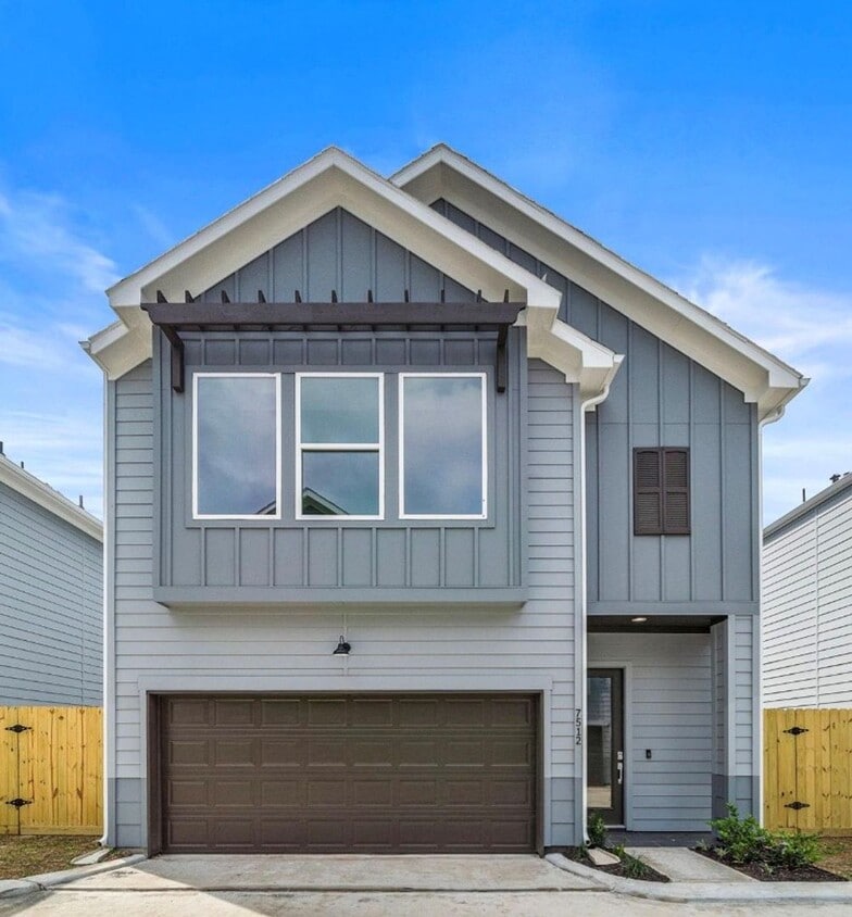 Primary Photo - New Construction Luxury Home 14 Minutes fr...