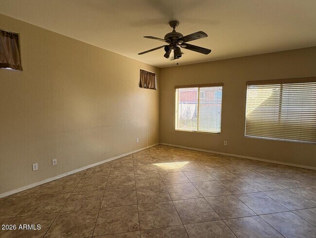 Foto del edificio - 25825 W Miami St