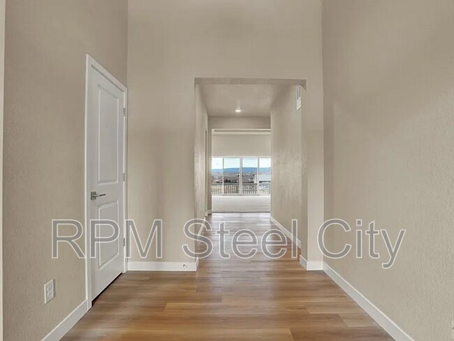 Building Photo - 753 S Laurue Dr