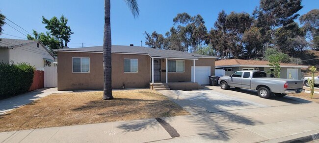 Foto del edificio - Large home on private cul-de-sac