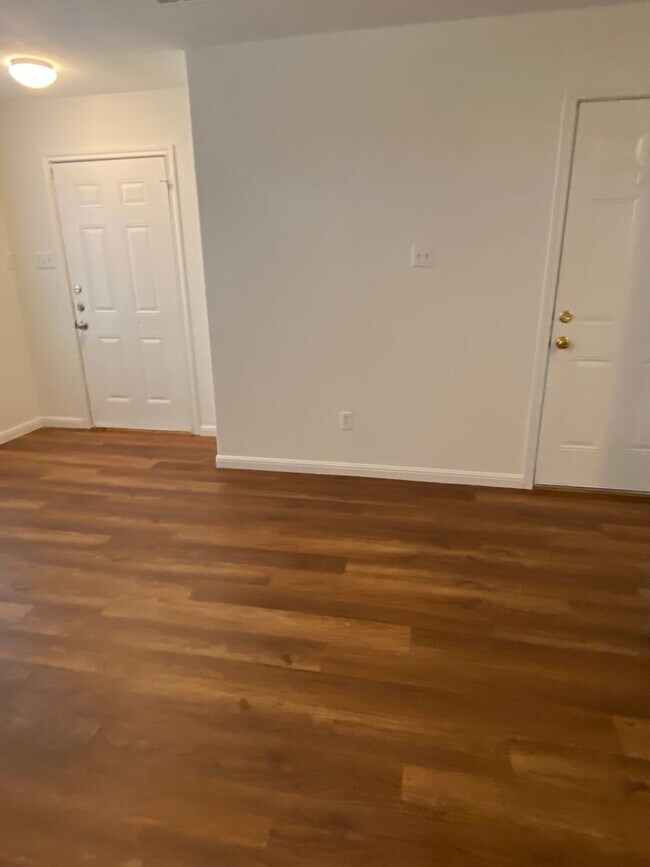 Foto del edificio - 1500 Zephyr Ln