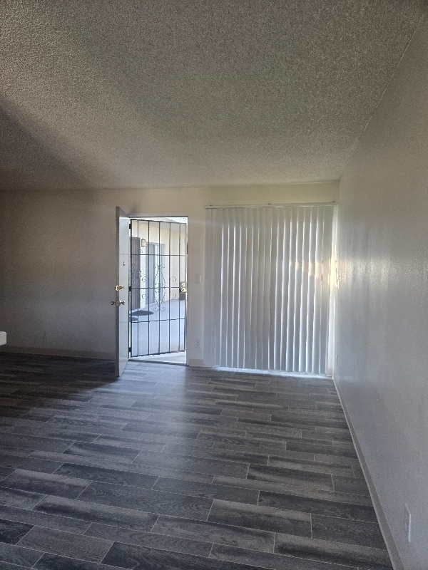 Foto del edificio - 995 N Mollison Ave