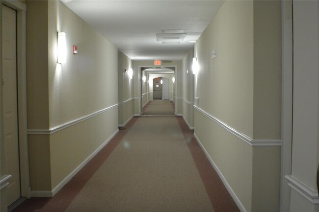 Building Photo - 7575 Kirby Dr