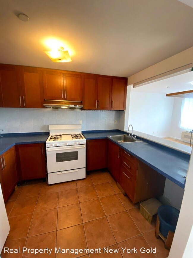 Foto del edificio - 8115 Queens Blvd