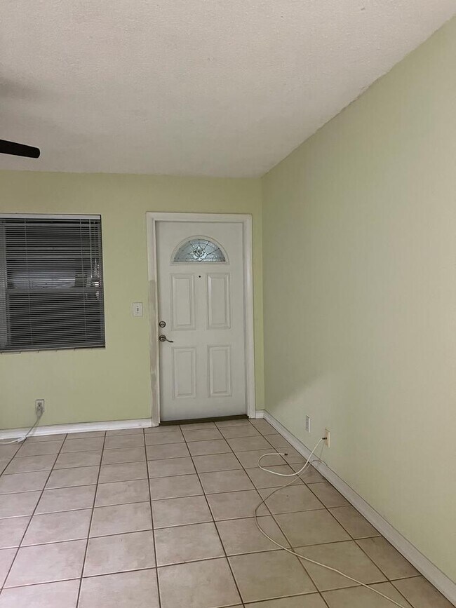 Building Photo - 102 Sheffield E