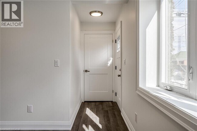 Building Photo - 395 Paling Ave