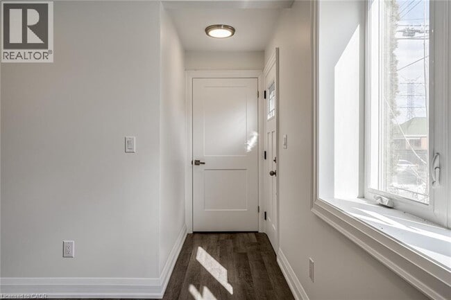 Photo du bâtiment - 395 Paling Ave