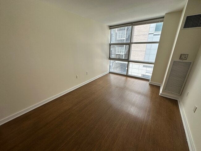 Building Photo - 5 Boylston Pl