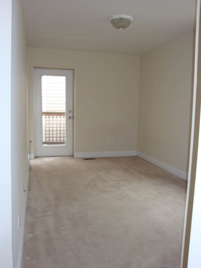 Building Photo - 2521 Foster Ave