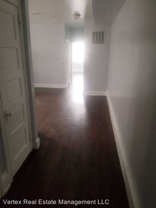 Building Photo - 923 Belmont Ave