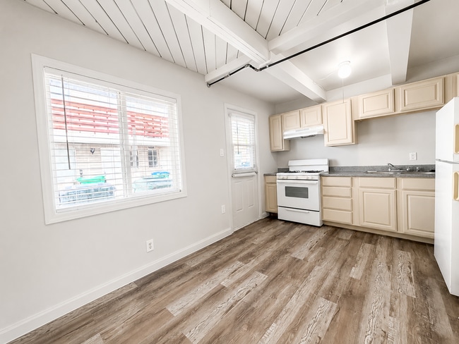 Building Photo - 610 Denslowe Dr