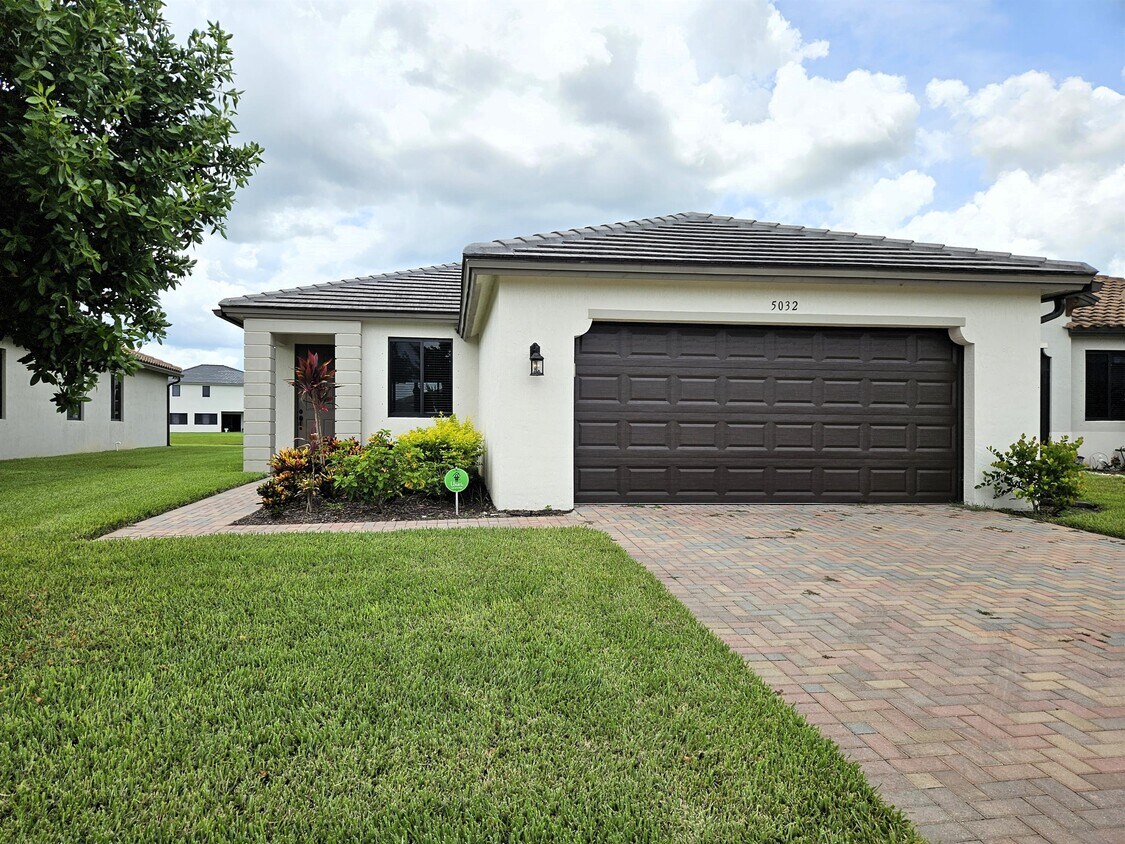 Primary Photo - 5032 Arancia Ln