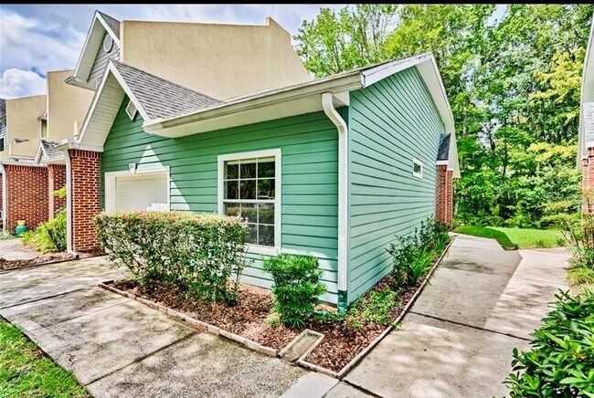 Foto del edificio - 322 NW 50th Blvd