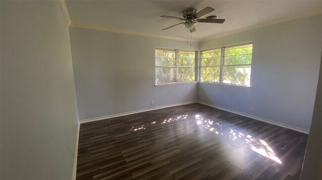 Building Photo - 3720 Bryan Dr