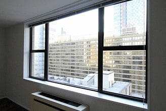 Building Photo - 400 E 71st St