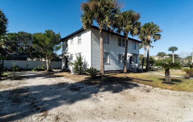 Foto del edificio - Pristine Neptune Beach Remodel: 2 Blocks to the Sand and Walkable to Everything!