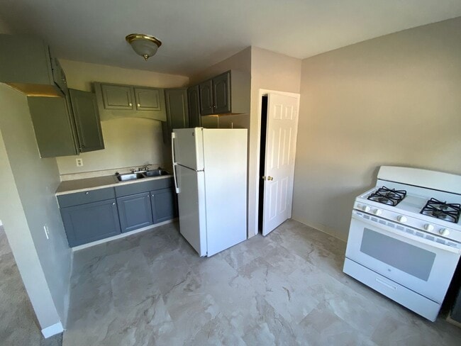 Building Photo - 3214 W 71st St
