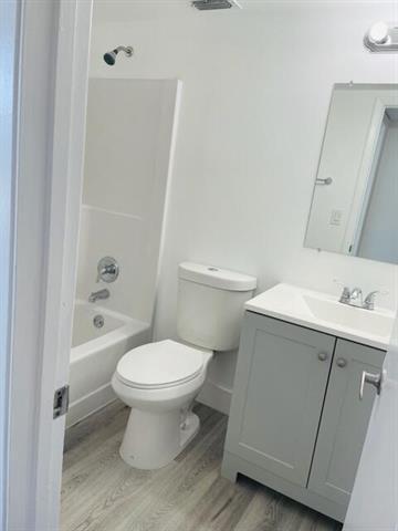 Foto del edificio - 21905 Lake Forest Cir
