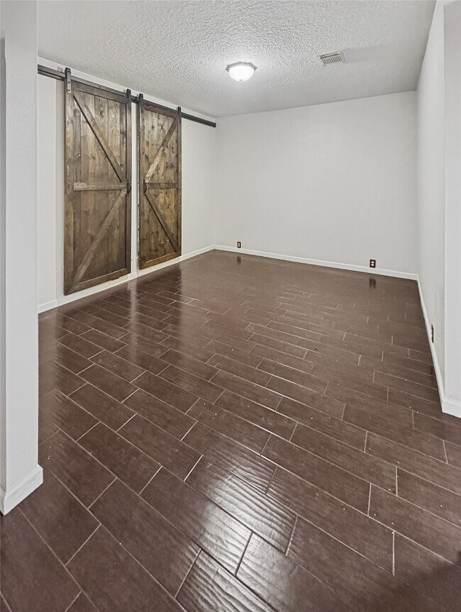 Building Photo - 18707 Woodbreeze Dr