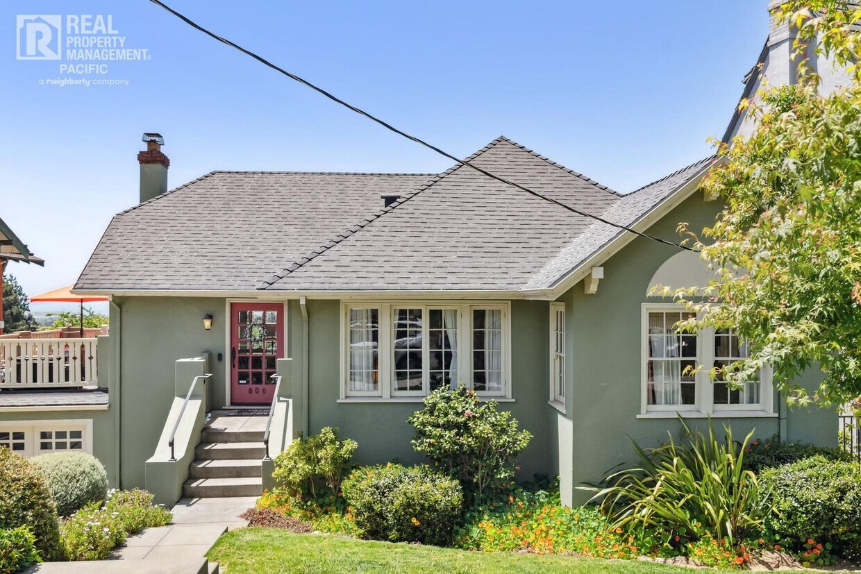 Primary Photo - Elegant 4 Bedroom in Thousand Oaks