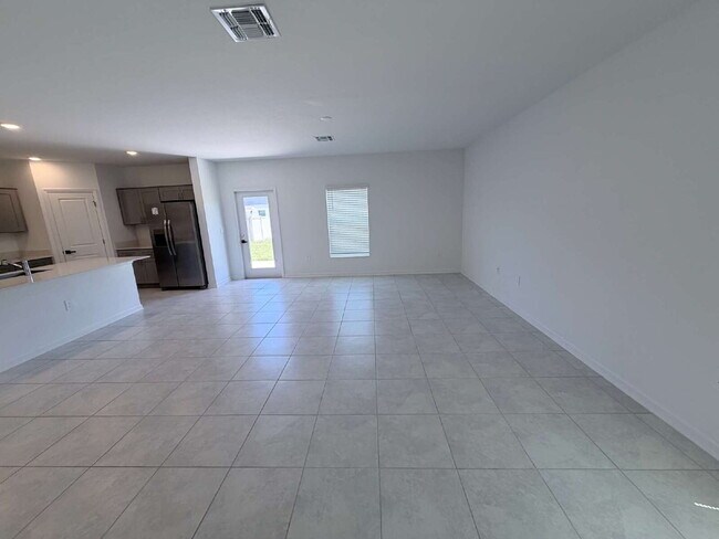 Foto del edificio - Available for Rent 5 spacious bedrooms and 2.5 bathrooms