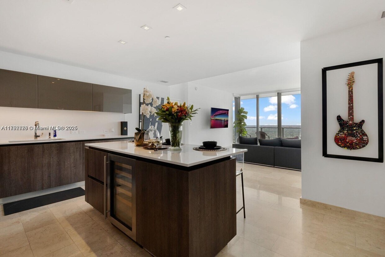 Foto principal - 88 SW 7th St
