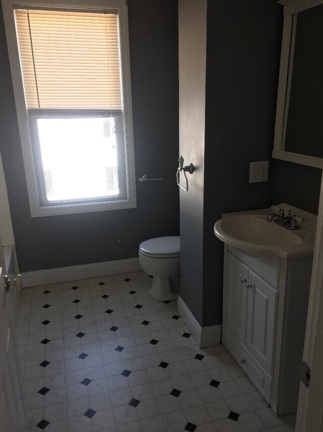 Bathroom - 91 Star St