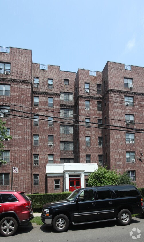 Foto principal - 170-25 Highland Ave