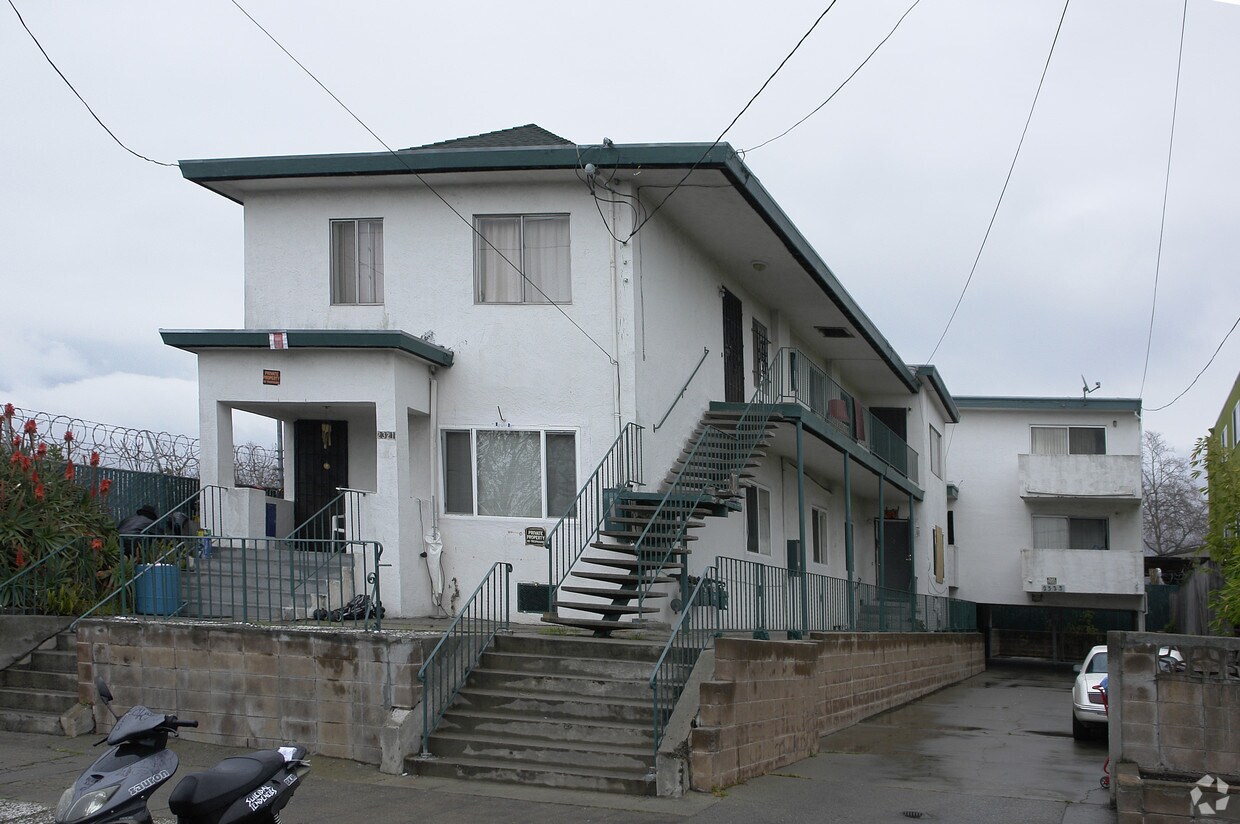 Primary Photo - 2321-2323 10th St