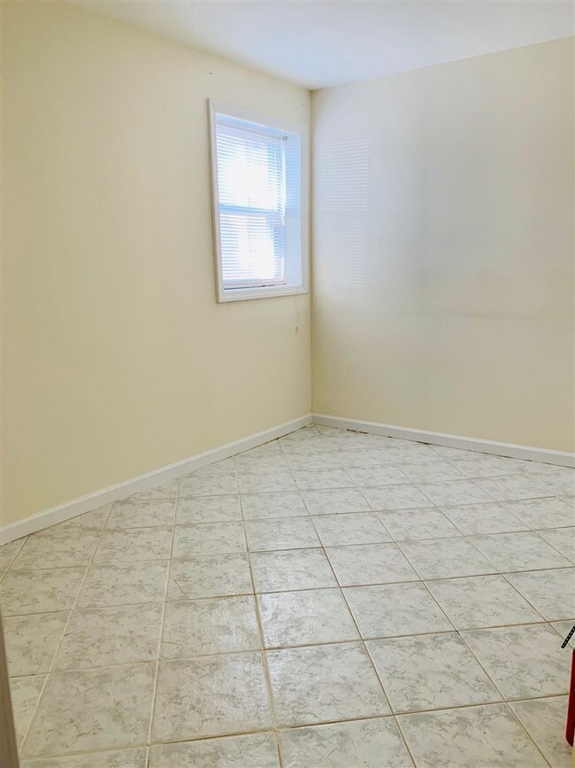 Building Photo - 32-34 E 32nd St