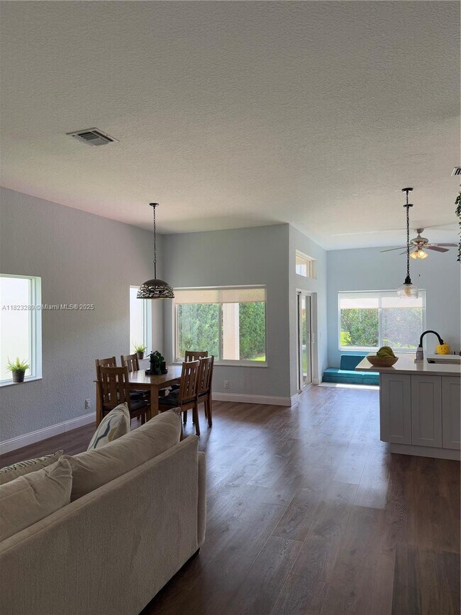 Building Photo - 4422 Foxtail Ln