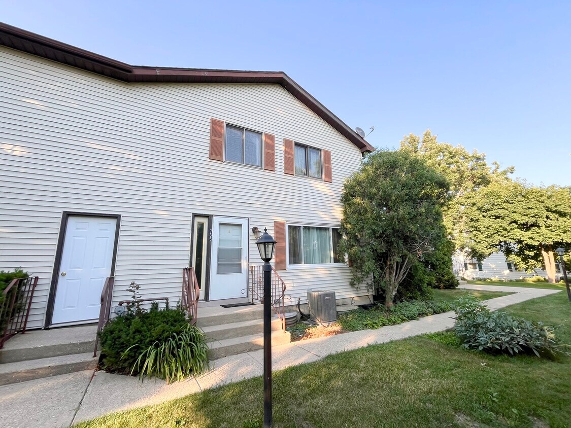 Foto principal - 765 Washington St