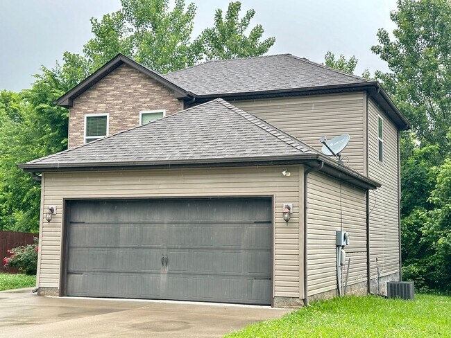 Building Photo - 1318 Whitt Lane Clarksville, TN 37042