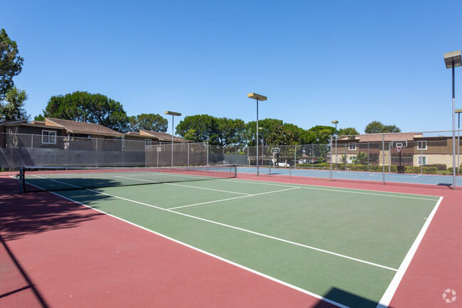 Tennis Courts - 154 Canyon Woods Apartments