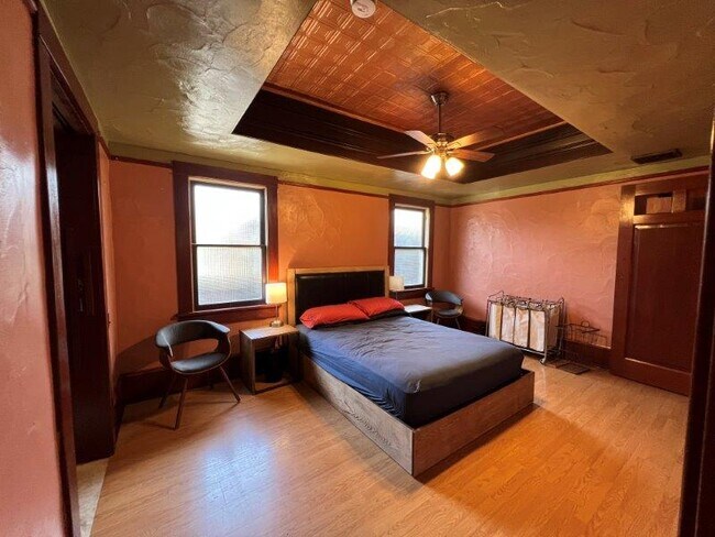 Foto del edificio - 1301 N Van Ness Ave