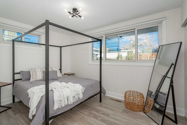 Foto del edificio - Large Four Bedroom Home - Denver