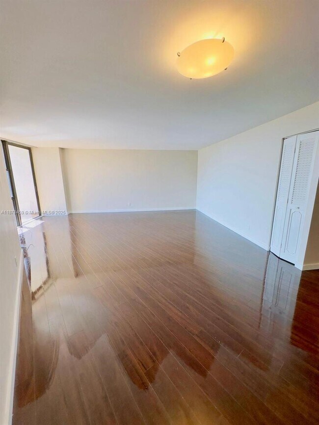 Foto del edificio - 800 Parkview Dr