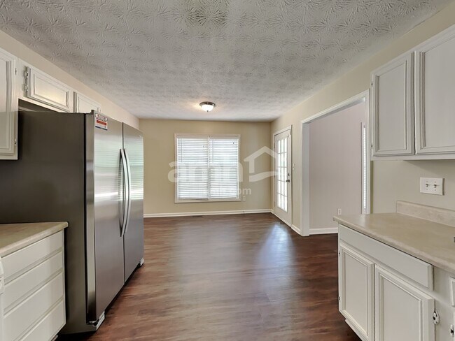 Building Photo - 2708 Horseshoe Creek Drive