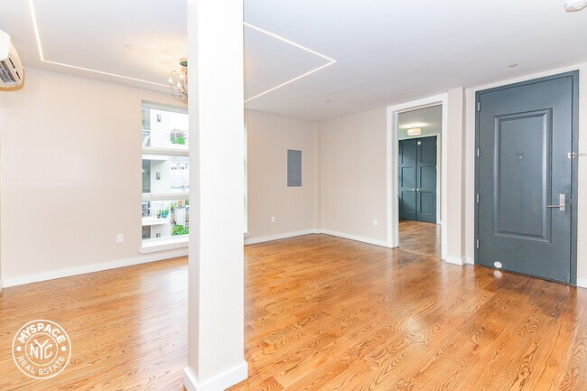 Building Photo - 133 Leonard St