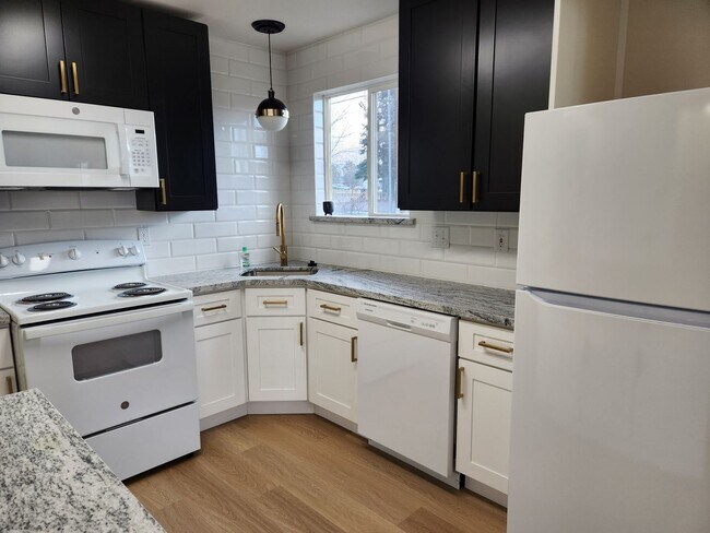 Foto del edificio - Newly Remodeled 3 Bd 2.5 Bath Townhouse in...