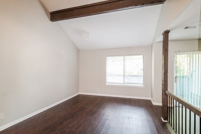 Building Photo - 819 Park Villa Way