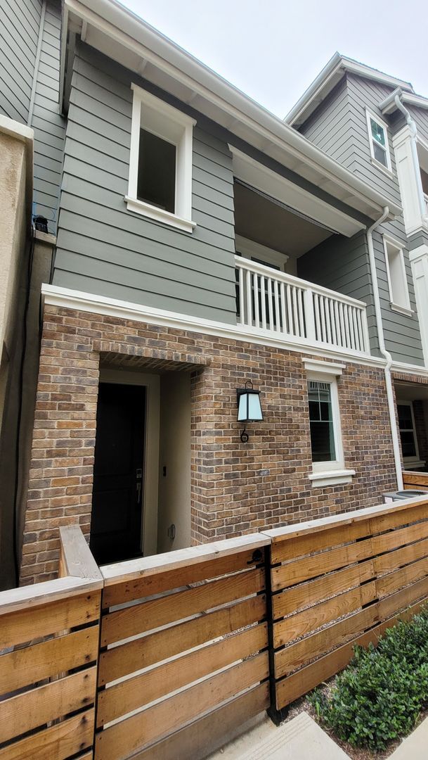 Building Photo - Gorgeous 2-Year Old Three Story 3 Bed 3 Bath Townhouse Available Now!