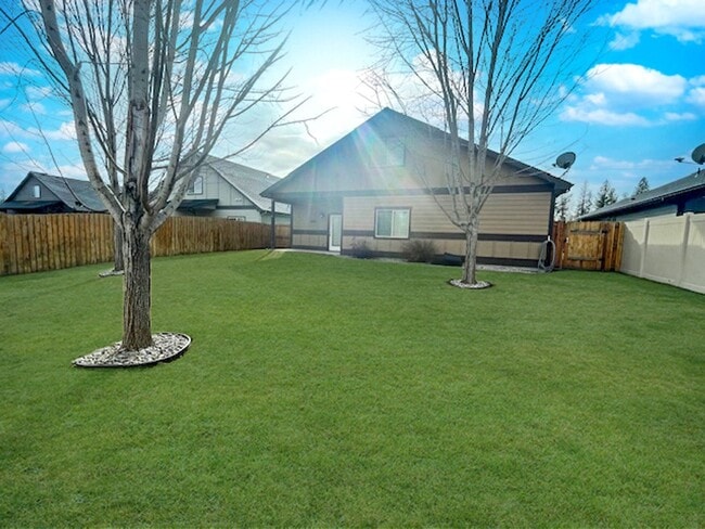 Building Photo - 103 Terra Vista St